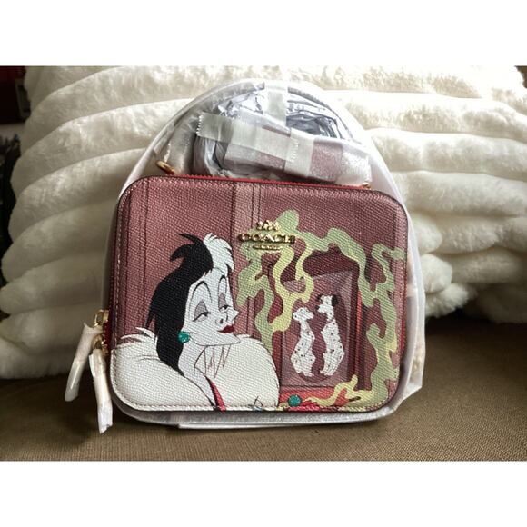 SOLD OUT Disney x Coach Box Crossbody Bag in Cruella from 101 Dalmatians - Picture 2 of 6